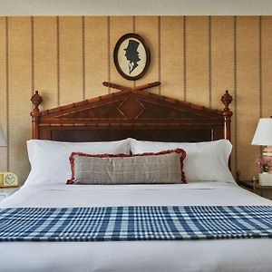 Graduate King Room